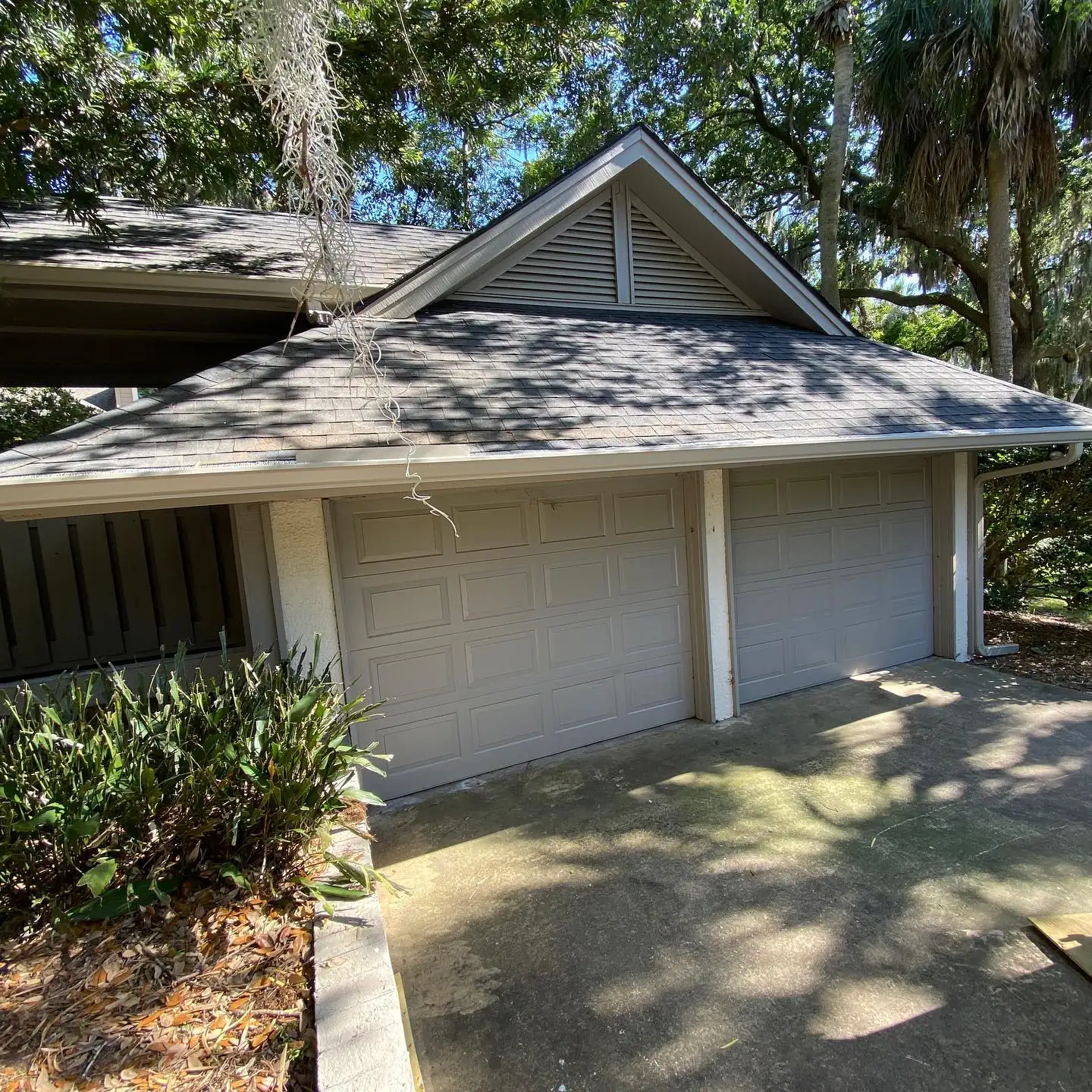 Two-car garage with gutters under live oaks and hanging Spanish moss. Gutter Cleaning in Beaufort, SC by A&A Island Services